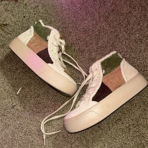 Women’s 9.5 corduroy shoes